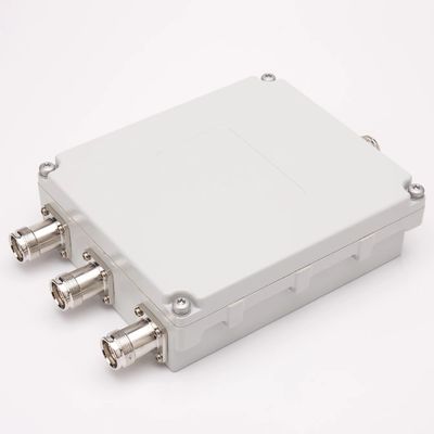 Combinateur RF à basse fréquence 1710-2700MHz à quatre bandes avec boîte de connecteur DIN-F 4.3-10-F