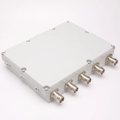 Combinateur RF à basse fréquence 1710-2700MHz à quatre bandes avec boîte de connecteur DIN-F 4.3-10-F
