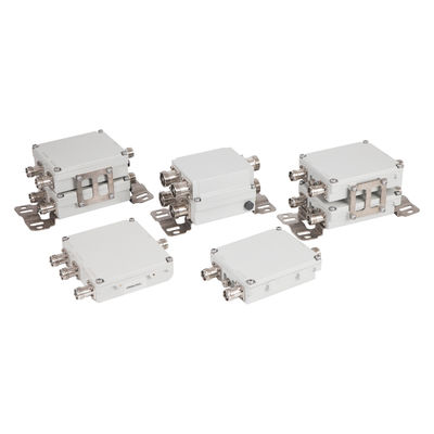 Combinateur RF à basse fréquence 1710-2700MHz à quatre bandes avec boîte de connecteur DIN-F 4.3-10-F