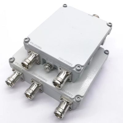 Combinateur à basse fréquence à trois bandes 600-2170 2500-2690 3400-4000MHz 4.3-10-F DIN-F pour équipement
