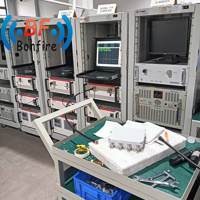 4.3-10f DIN-F 1710-2700MHz 4 Ports Basse Pim RF Quad-Band Combiner RF Quadplexer 2,630kg
