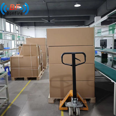 698-4000MHz double polarisation 2X2 MIMO boîtier patch panneau d'antenne pour la production OEM / ODM
