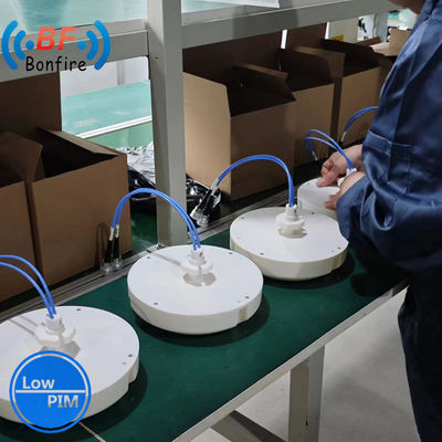 Intérieur 12dBi Gain N Connecteur féminin 3300-4000MHz 5g LTE Panneau de secteur extérieur