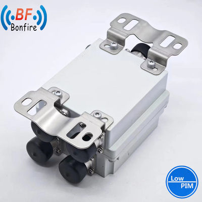 Combinateur à double bande RF à faible PIM 1710-2170MHz 2300-2690MHz Compact et puissant