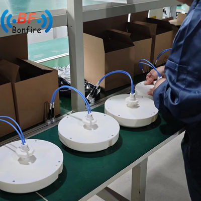 Antenne intérieure 698-4000MHz 2/3/5dBi pour la capacité d'amplification du booster de signal 4G 5G