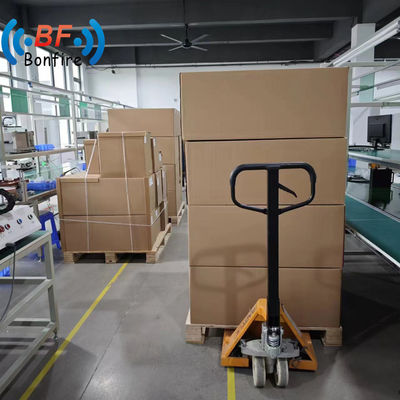 Antenne intérieure 698-4000MHz 2/3/5dBi pour la capacité d'amplification du booster de signal 4G 5G