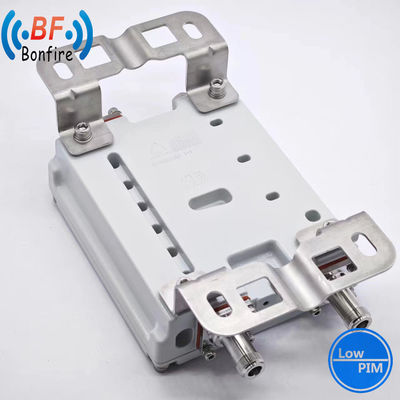 Compact 4.3-10 F / DIN-F Interface RF Triplexer combiné pour la communication critique