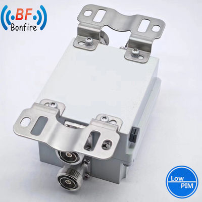 Compact 4.3-10 F / DIN-F Interface RF Triplexer combiné pour la communication critique