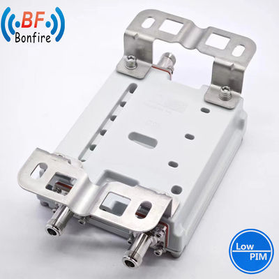 Compact 4.3-10 F / DIN-F Interface RF Triplexer combiné pour la communication critique