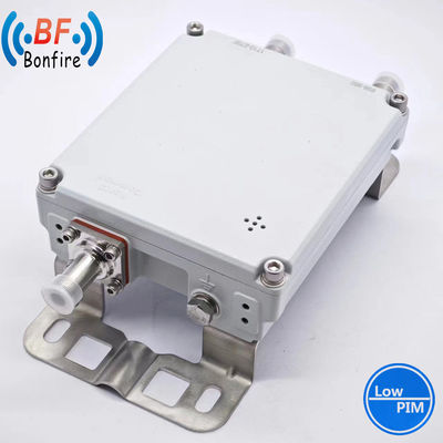 Couleur gris 1710-2170MHz 2300-2690MHz RF Combinateur duplex à cavité Pim basse N Femme Type pour la communication