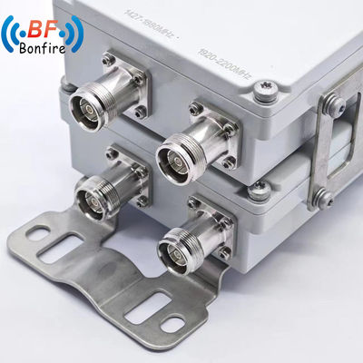 Solutions intégrées au bâtiment 100W Triplexeur UHF 698-960 1710-2170MHz Interface N-femme/BNC-femme