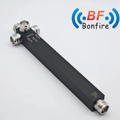 IP65 intérieur/extérieur 698-3800MHz Diviseur d'alimentation par cavité 4 voies avec connecteur féminin 4,3-10