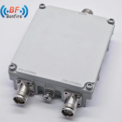 Combinateur de quadruplexeurs à bas Pim Triplexeur RF Diplexeur IP65 200W Quad Band pour intérieur/extérieur