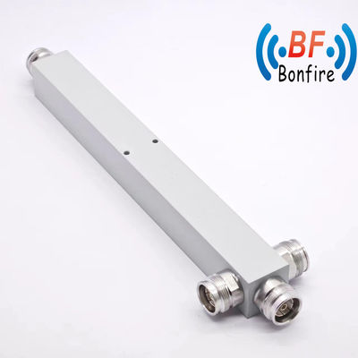 Puissance élevée 617-4000MHz RF à large bande Splitter de puissance gris Diviseur de puissance à 3 voies -160dbc