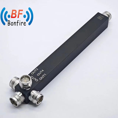 2400-6000MHz NF Connecteur 4 voies Power Splitter Package Taille 22,00cm * 7,00cm * 4,00cm