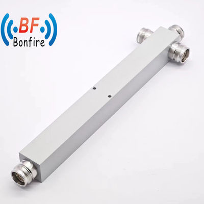 Splitter de puissance réactif à large bande à haute puissance à 2 voies personnalisé 2400-6000 MHz NF Gris/rouge