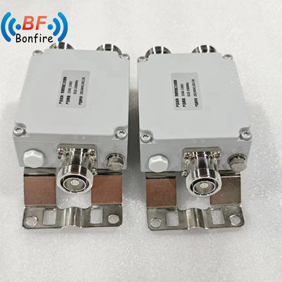 Combinateur RF distribué et diplexeur pour pièces de télécommunications