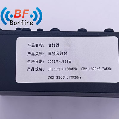 HLQ-XXXXX Tri-Band Combiner 1710-1880 1920-2170 3300-3700MHz avec une fréquence de 4,3 à 10 F