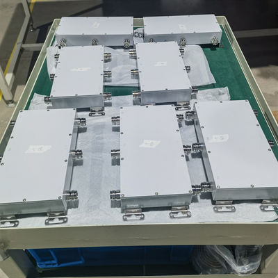 4.3-10-F Couplée hybride d'interface 4 en 4 sur 698-4000MHz 2 000 kg Poids brut du paquet