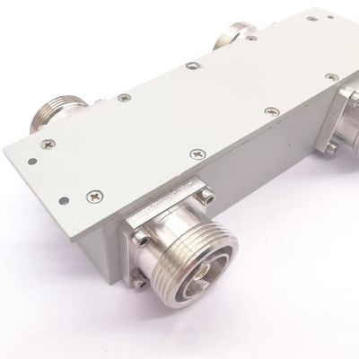 Couplage hybride de télécommunications pour les IBS 617-3800MHz