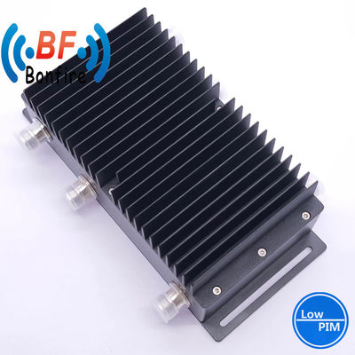 Couplings hybrides gris 698-3800MHz 3dB 4,3-10 Femme 4 en 4 sortie combinateur IP65 -160dbc