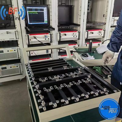 Connecteur féminin SMA pour les systèmes de télécommunications