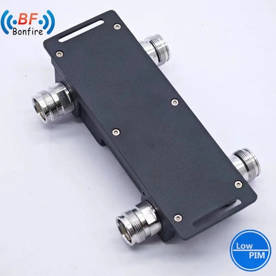 Voir ci-dessous le tableau des données 698-4000 MHz Noir DIN-Femme 2X2 Coupler hybride/Combinaison hybride