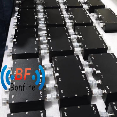 Voir ci-dessous le tableau des données 698-4000 MHz Noir DIN-Femme 2X2 Coupler hybride/Combinaison hybride