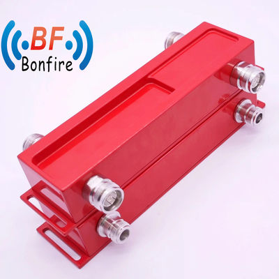 698-3800MHz 3dB Couplée hybride de couleur rouge 4.3-10 Femme 2 en 2 sortie Combinaison IP65 -160dbc