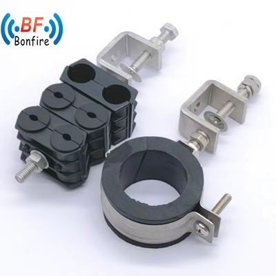 Clampe en plastique facile à utiliser pour les câbles d'alimentation et les fibres sur le site de télécommunications 4,5 mm-23 mm de diamètre