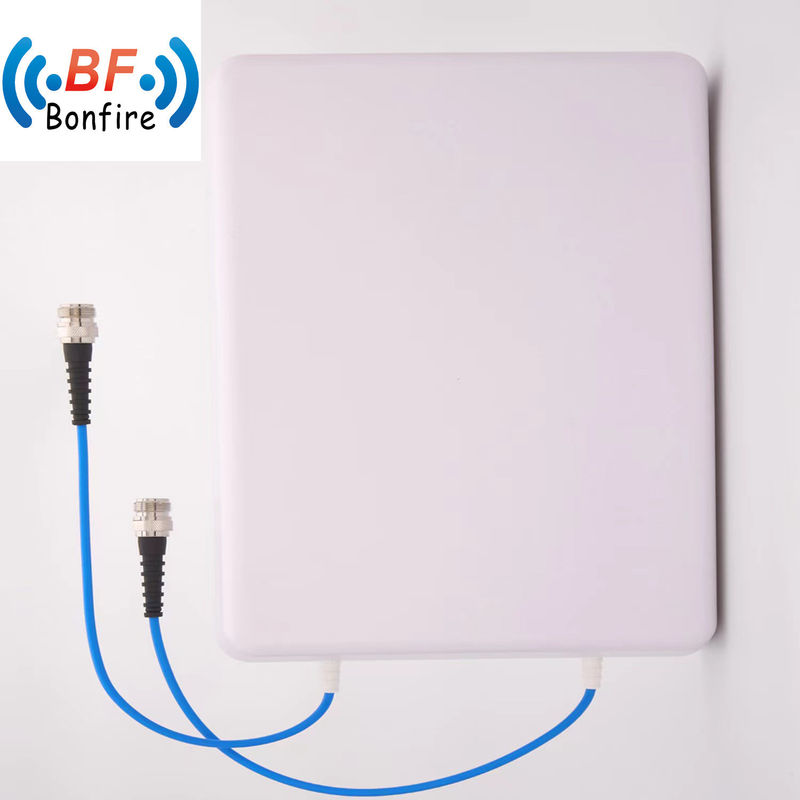4.3-10-F X2 Type de connecteur MIMO Panneau directionnel d'antenne pour une utilisation en intérieur 698-4000MHz