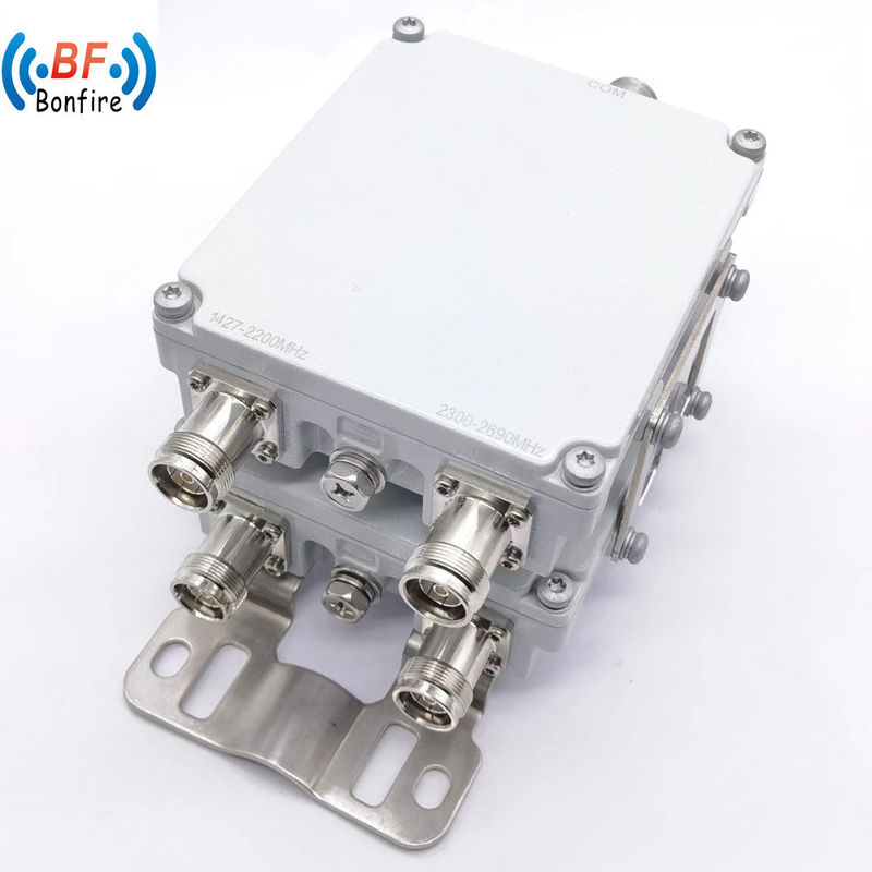 Combinaison à faible PIM à double bande 698-960 MHz 1710-2700 MHz 4.3-10-F DIN-F pour le réseau 4G LTE