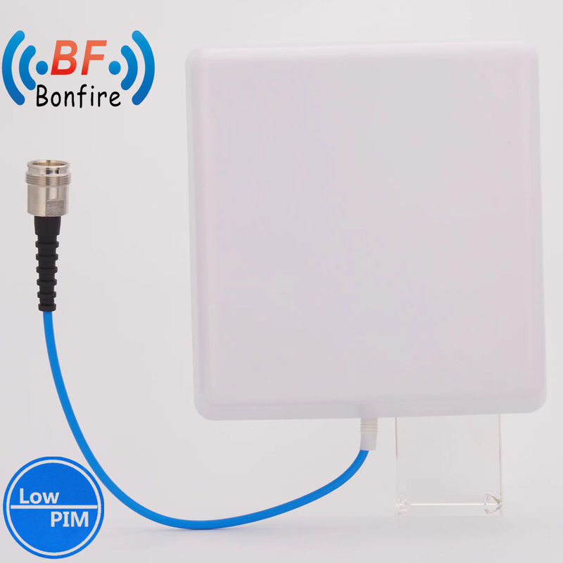 TX-0740-X701 Panneau directionnel à micro-ondes Antenne pour une couverture en bâtiment 698-4000 MHz