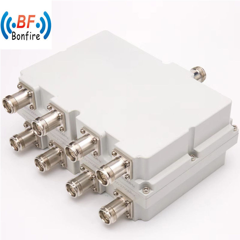 Combinateur RF à basse fréquence 1710-2700MHz à quatre bandes avec boîte de connecteur DIN-F 4.3-10-F