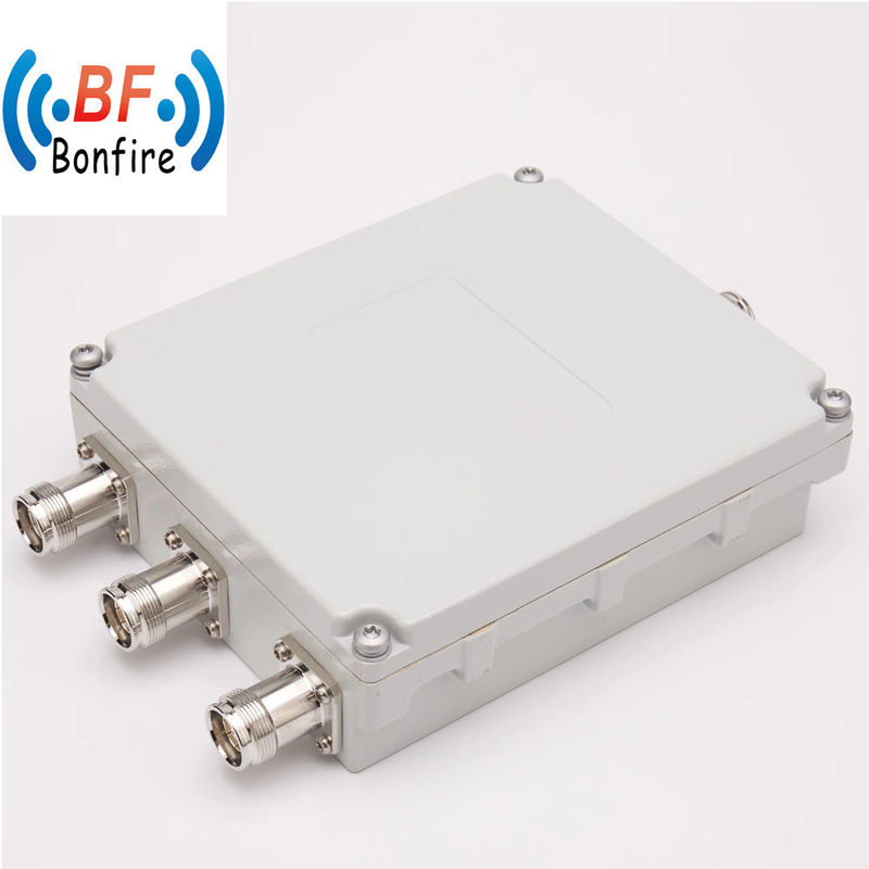 Combinateur à basse fréquence à trois bandes 600-2170 2500-2690 3400-4000MHz 4.3-10-F DIN-F pour équipement