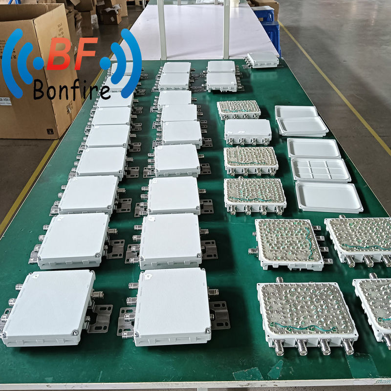 1710-2700MHz RF Quadplexeur bas Pim Multiplexeur intérieur Quad-Band Combiner 4.3-10 Femme