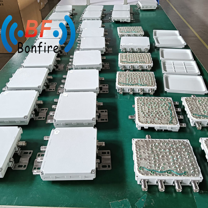 300W basse Pim -160 RF Quadplexer Band Combiner 380-960MHz pour les systèmes de télécommunication