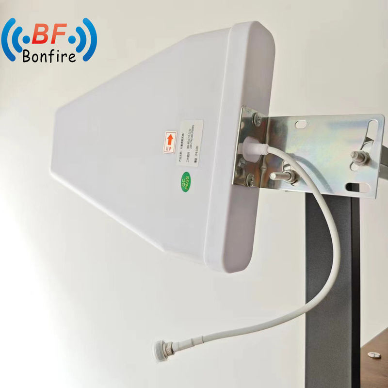 698-4000MHz double polarisation 2X2 MIMO boîtier patch panneau d'antenne pour la production OEM / ODM