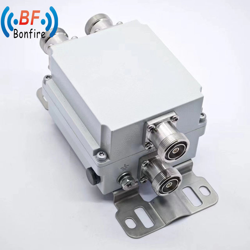 Interface IP65 intérieur/extérieur 4.3-10 F / DIN-F/DIN F Quadplexeur RF combiné 2300-2700MHz