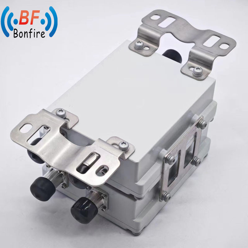 HLQ-XXXXX 1710-1880/1920-2170/2300-2700MHz RF à large bande Quadplexer Filtre à cavité Quad-Band Combiner