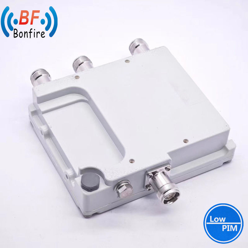VHF UHF Duplexer 1710-2170MHz 2300-2690MHz Diplexer pour un système de répéteur radio à deux voies