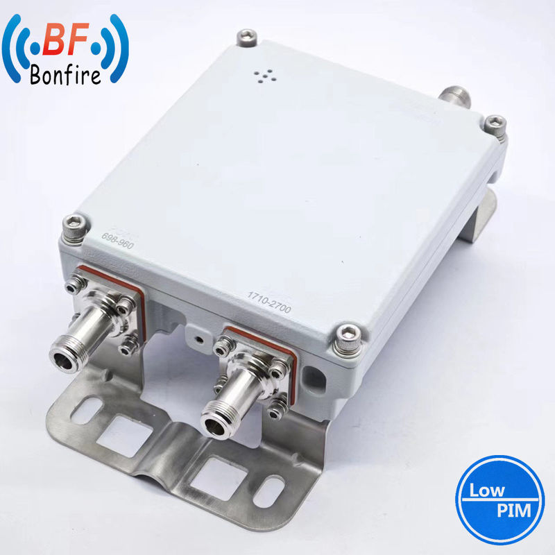 Compact 4.3-10 F / DIN-F Interface RF Triplexer combiné pour la communication critique