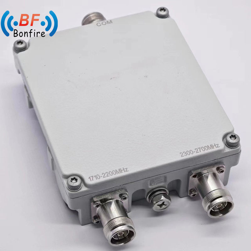 5g Mul Combiner Diplexer Triplexer Combiner à double bande 1710-1880 1920-2170 2300-2400 2500-2700MHz Rouge