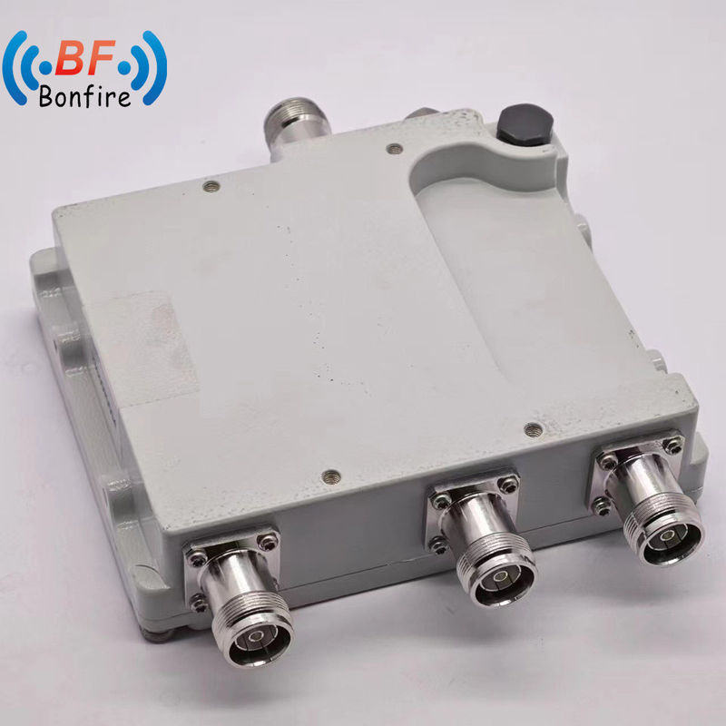 Connecteur triplexeur tri-bande N 4.3-10 DIN pour la livraison globale du projet Ibs/Das