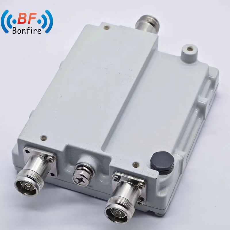 1710-1880 1920-2170 2300-2400 2500-2700MHz Diplexateur combiné à quatre bandes N féminin pour RF à l'intérieur