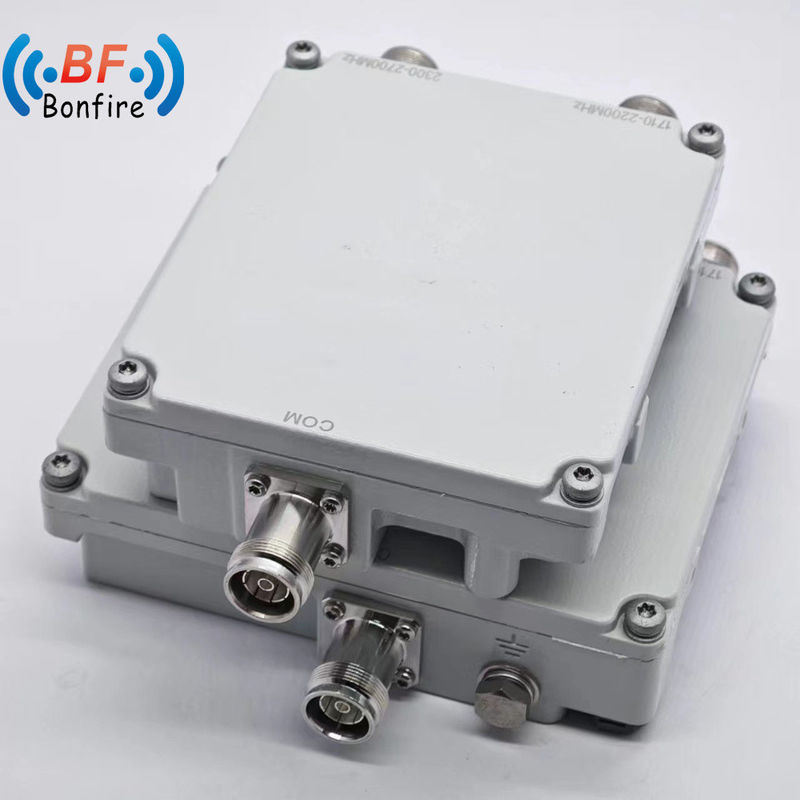 Twin Diplexer 1710-1880 1920-2170 2300-2400 2500-2700MHz Triplexer avec compatibilité avec l'Aisg