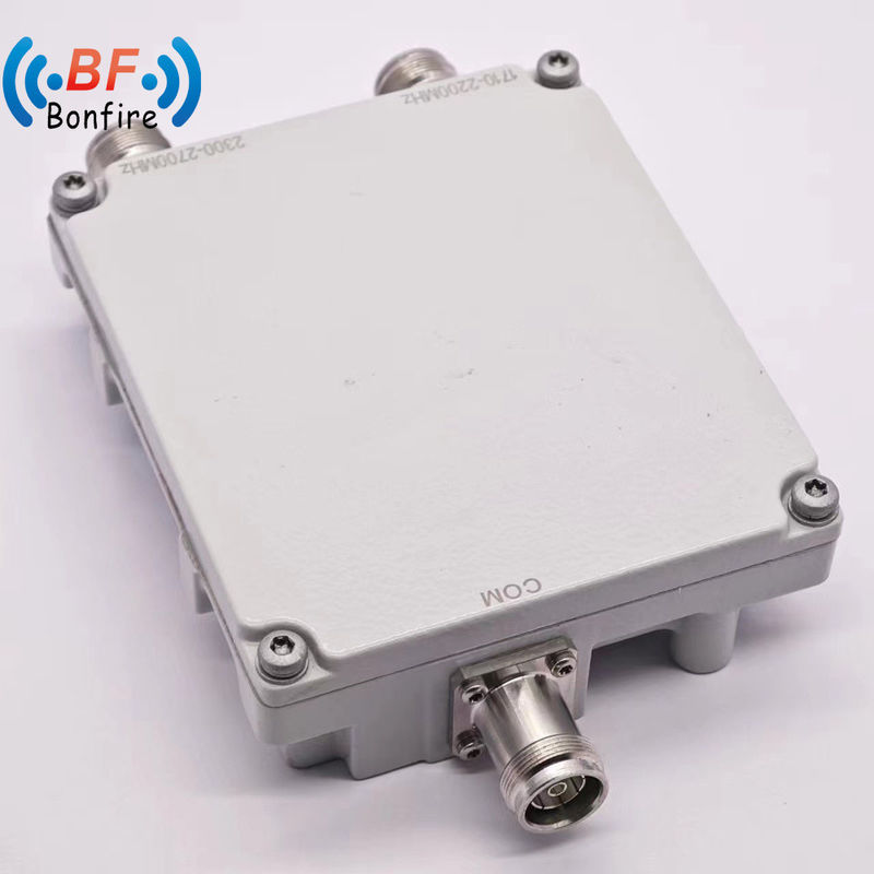 Diplexeur combiné à quatre bandes 1710-1880 1920-2170 2300-2400 2500-2700MHz avec DIN Femme