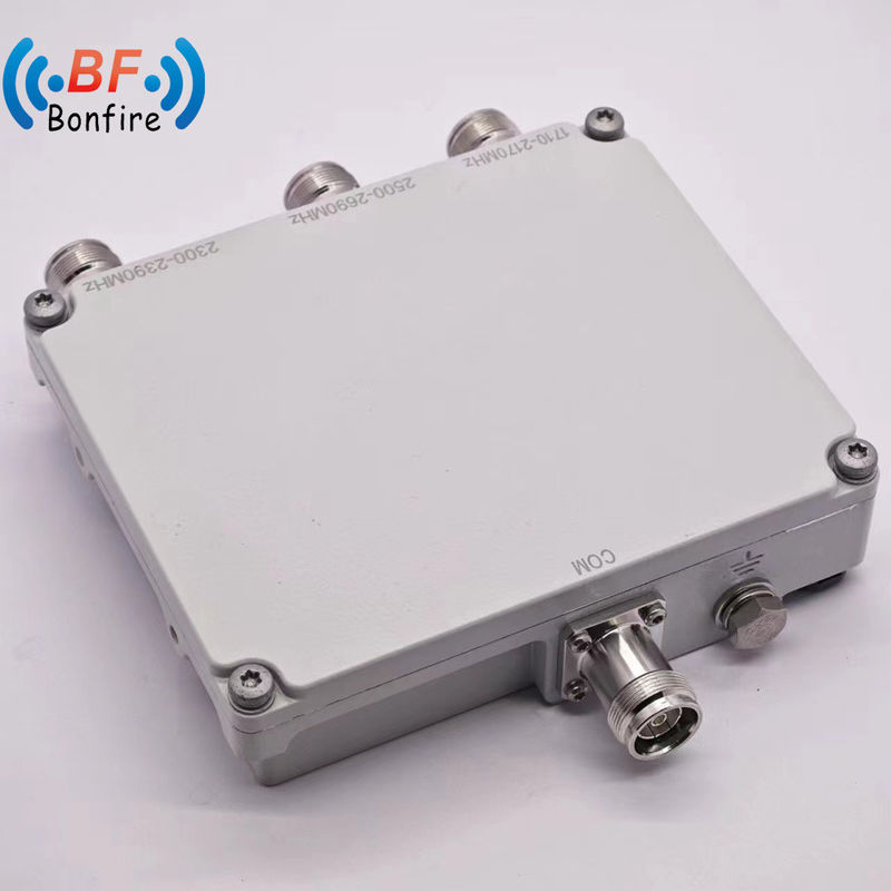 Triplexer Combiner Intérieur/extérieur 1710-1880 1920-2170 2300-2400 2500-2700MHz -155dbc avec connecteur féminin 4.3-10