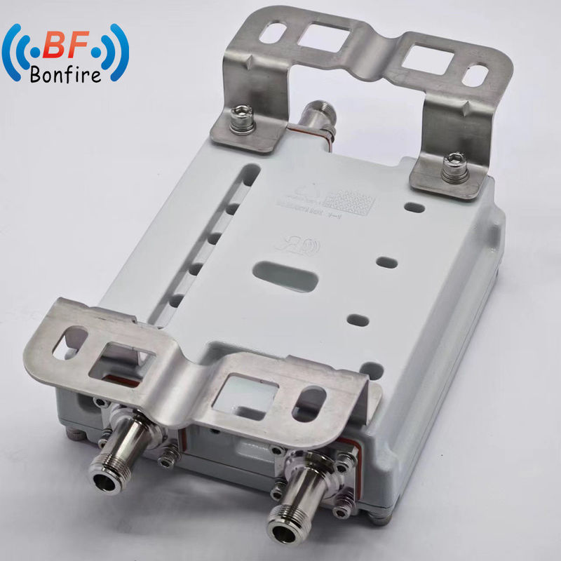 Combinaison d'émetteurs à triplexeur à cavité ferrite UHF pour Ibs/Das