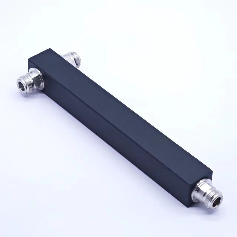 Taille de l'emballage 22,00cm * 7,00cm * 4,00cm Puissance élevée N-F IP65 698-3800MHz Diviseur à 2 voies